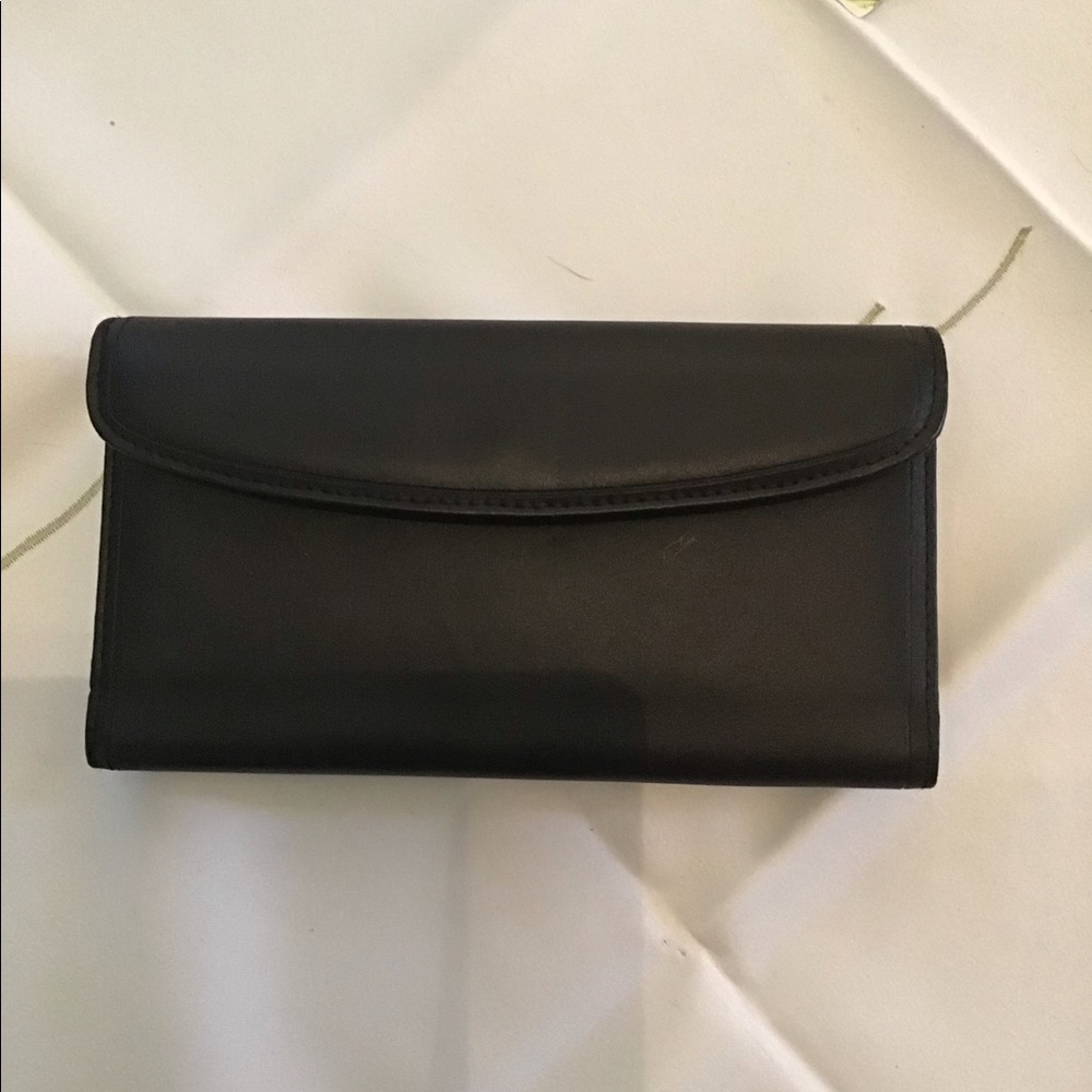 NWOT Buxton Wallet